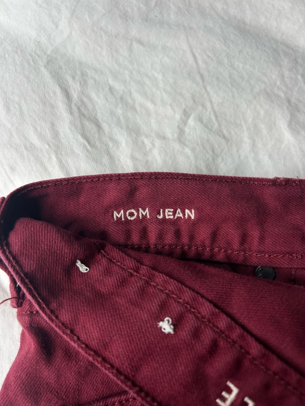 American Eagle Burgundy Distressed Mom Jeans 6 Regular - Picture 3 of 4